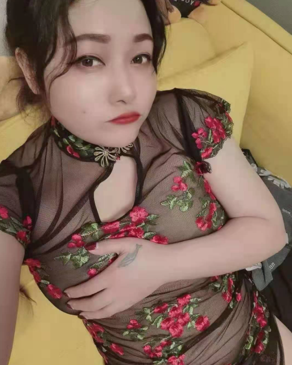 黑丝美腿蜜桃臀少妇